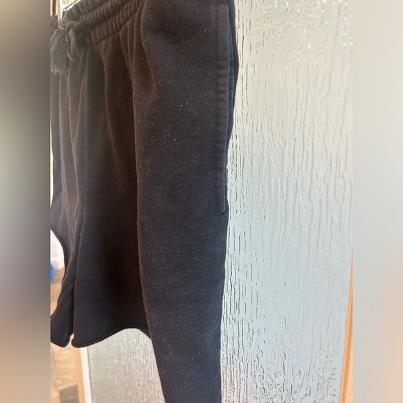 TNA (Aritzia) Cozy Fleece Boyfriend Sweatshorts - Picture 3 of 10